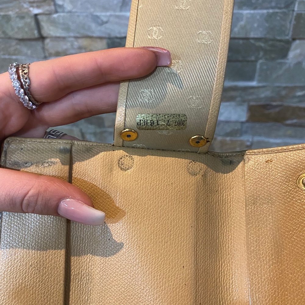 Chanel Calfskin CC button key holder - Picture 9 of 12